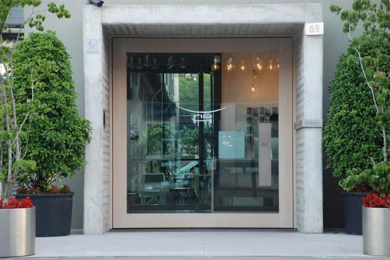 ****  Nu Hotel Milán Italia