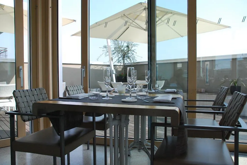 Nu Hotel Mediolan 4*,